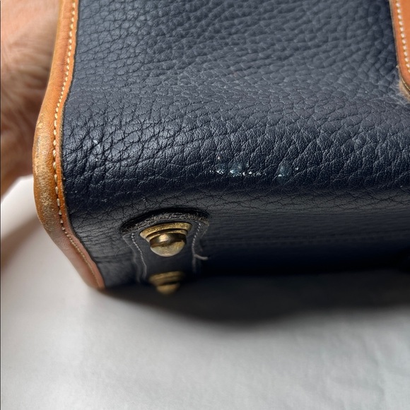 DOONEY & BOURKE VINTAGE R25 MEDIUM ESSEX AWL SHOULDER BAG IN NAVY & TAN - Picture 15 of 16